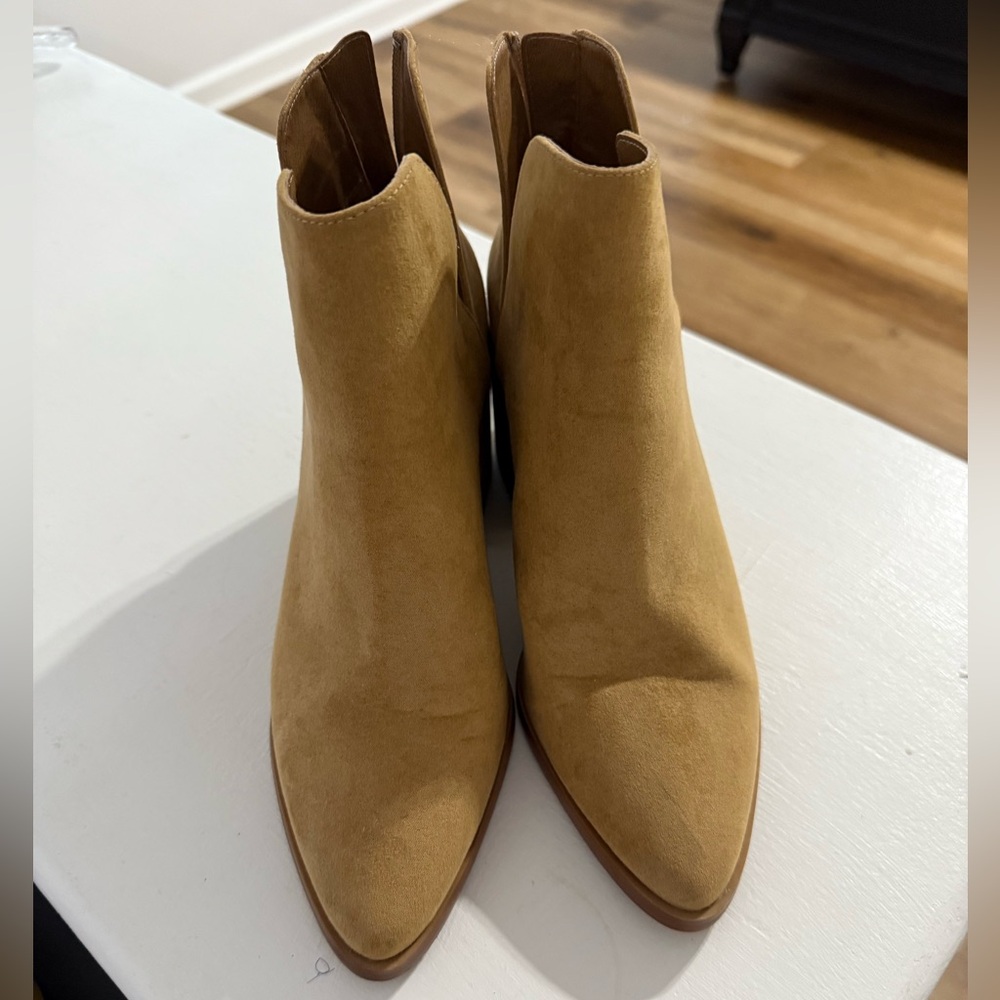 BP Camel Wedge Bootie Sz 8